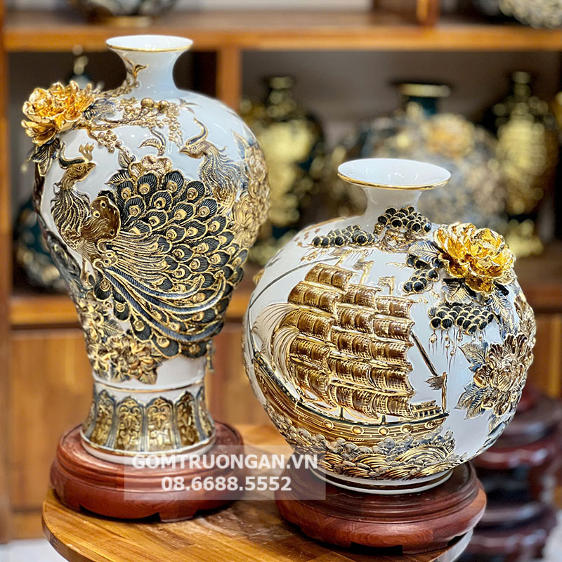 B&igrave;nh h&uacute;t lộc đắp nổi M&atilde; Đ&aacute;o Th&agrave;nh C&ocirc;ng m&agrave;u trắng 30cm vẽ v&agrave;ng