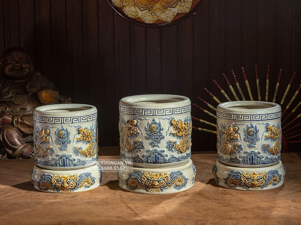 B&aacute;t hương &ndash; Trung t&acirc;m của to&agrave;n bộ kh&ocirc;ng gian thờ c&uacute;ng