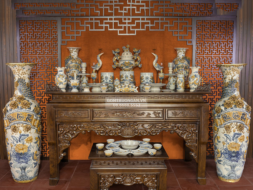 Họa tiết rồng đắp nổi tr&ecirc;n đồ thờ men rạn Gốm Trường An