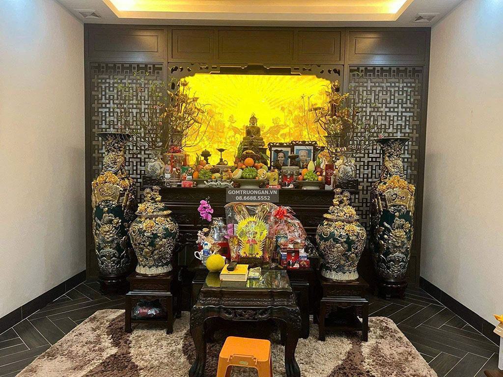 Đồ thờ d&agrave;nh cho đ&igrave;nh ch&ugrave;a đền thờ gốm sứ B&aacute;t Tr&agrave;ng uy nghi&ecirc;m