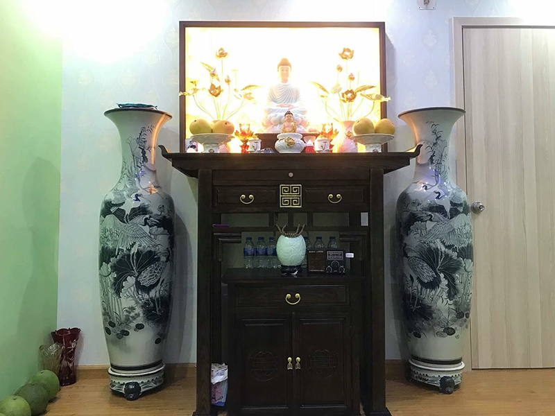 C&aacute;ch đặt lộc b&igrave;nh tr&ecirc;n ban thờ phật