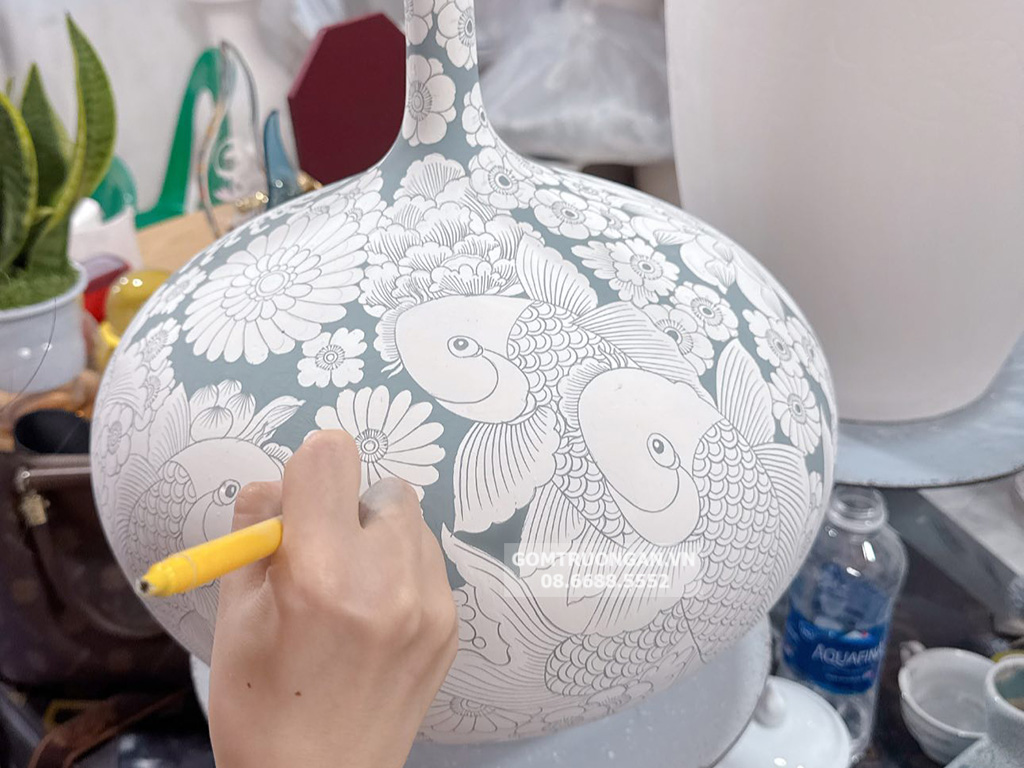 Quy trình chế tác bình hút tài lộc gốm sứ Bát Tràng – Tinh hoa nghề truyền thống