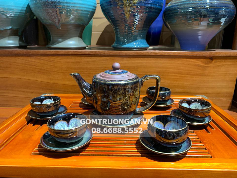 Tại sao nên dùng ấm chén thay vì ly thủy tinh khi uống trà?