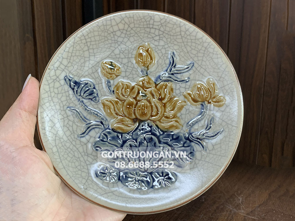 Đĩa trầu cau men rạn nổi Hoa sen cao cấp Trường Xuân 1