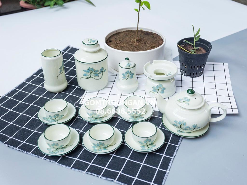 Ấm chén men kem Bát Tràng hoa sen xanh dáng quả đào đẩy đủ phụ kiện 1