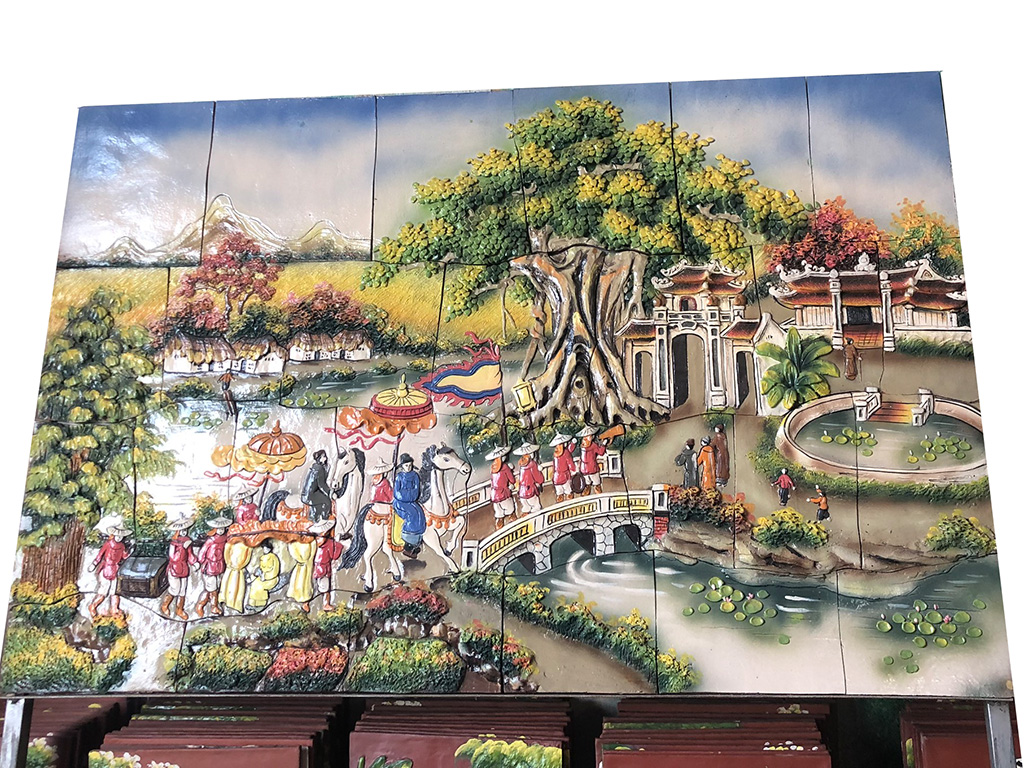 Tranh gốm sứ ốp tường cảnh Vinh quy bái tổ 1