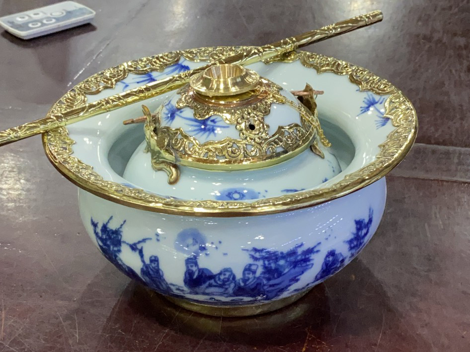 Điếu bát men lam bọc đồng Trúc Lâm Thất Hiền 2