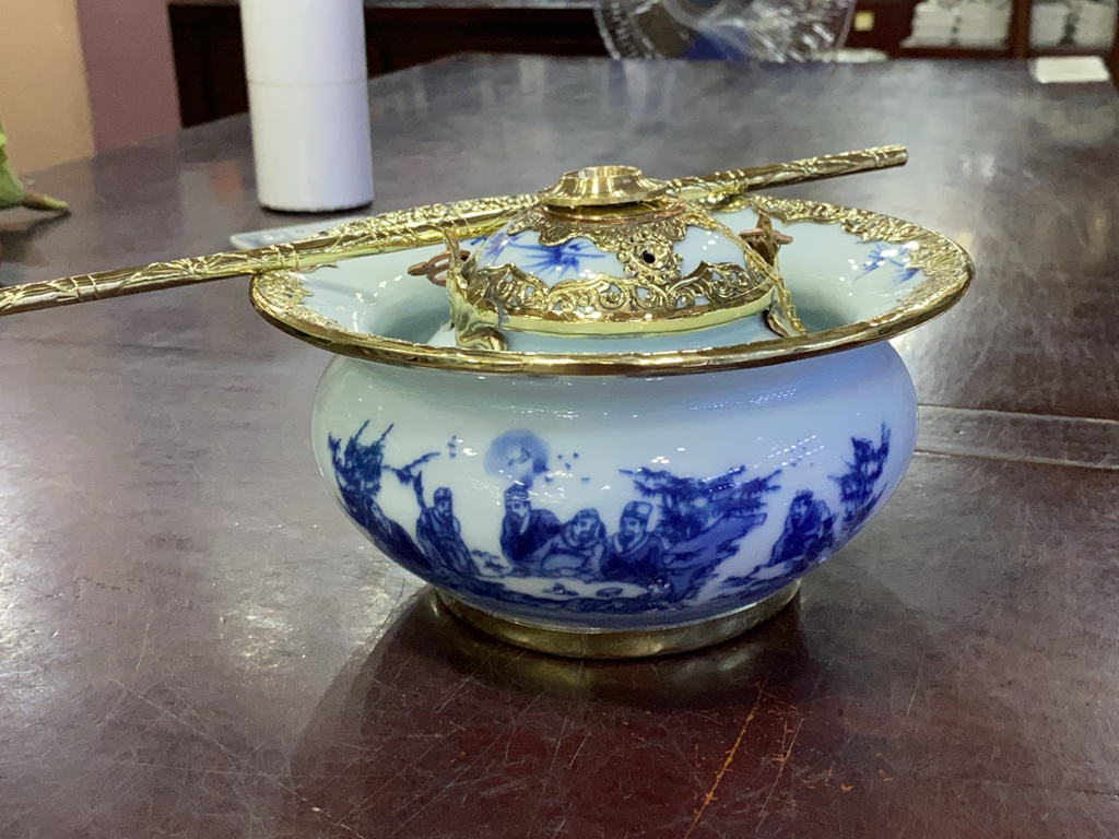 Điếu bát men lam bọc đồng Trúc Lâm Thất Hiền 1