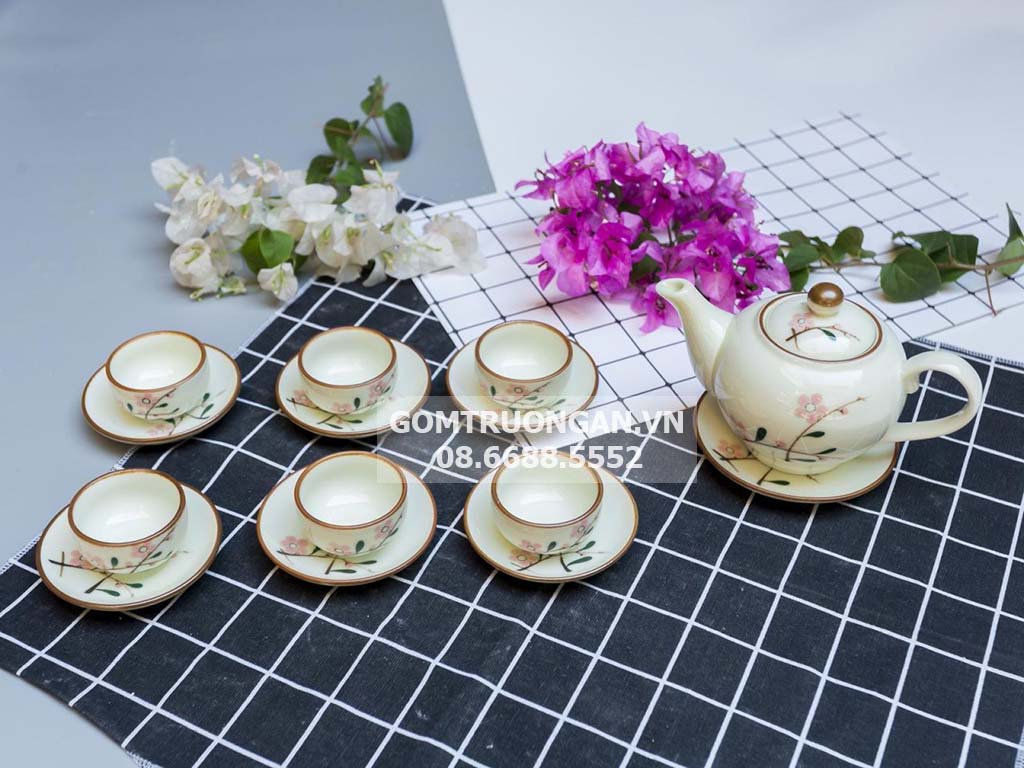 Bộ ấm chén Bát Tràng men kem hoa đào hồng dáng quả hồng 2