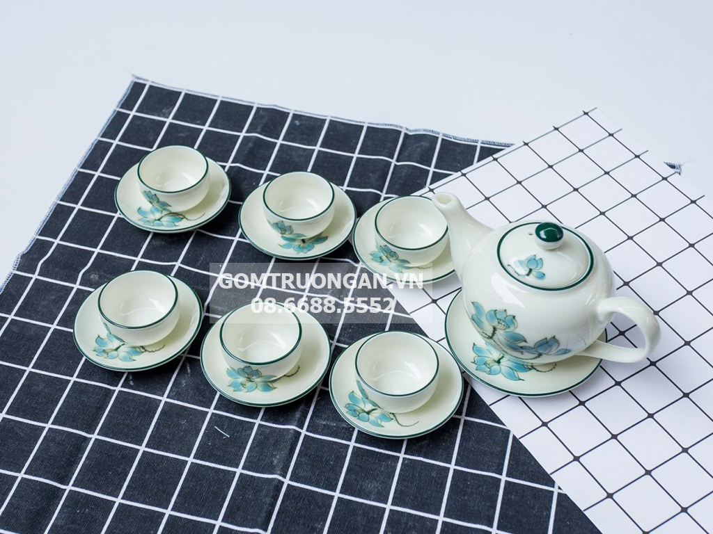 Bộ Ấm Chén Bát Tràng men kem hoa sen xanh dáng quả hồng 2