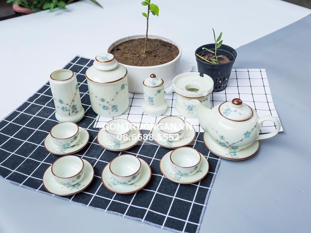 Ấm chén Bát Tràng men kem hoa đào xanh dáng quả hồng đầy đủ phụ kiện 1