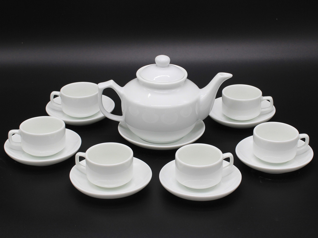 Ấm chén Bát Tràng in logo dáng Hồng Kông vuông 1