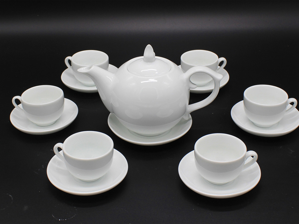 Ấm chén Bát Tràng in logo làm quà tặng dáng chóp lửa men trắng 1