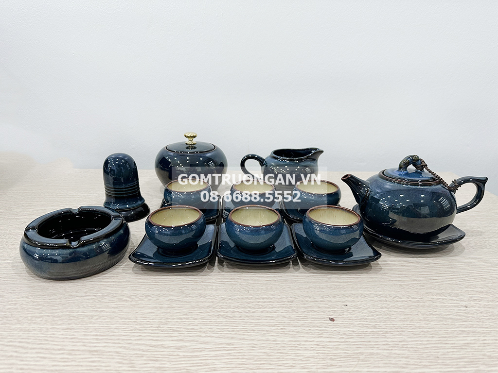 C&aacute;ch pha tr&agrave; bằng bộ ấm ch&eacute;n để giữ trọn hương vị