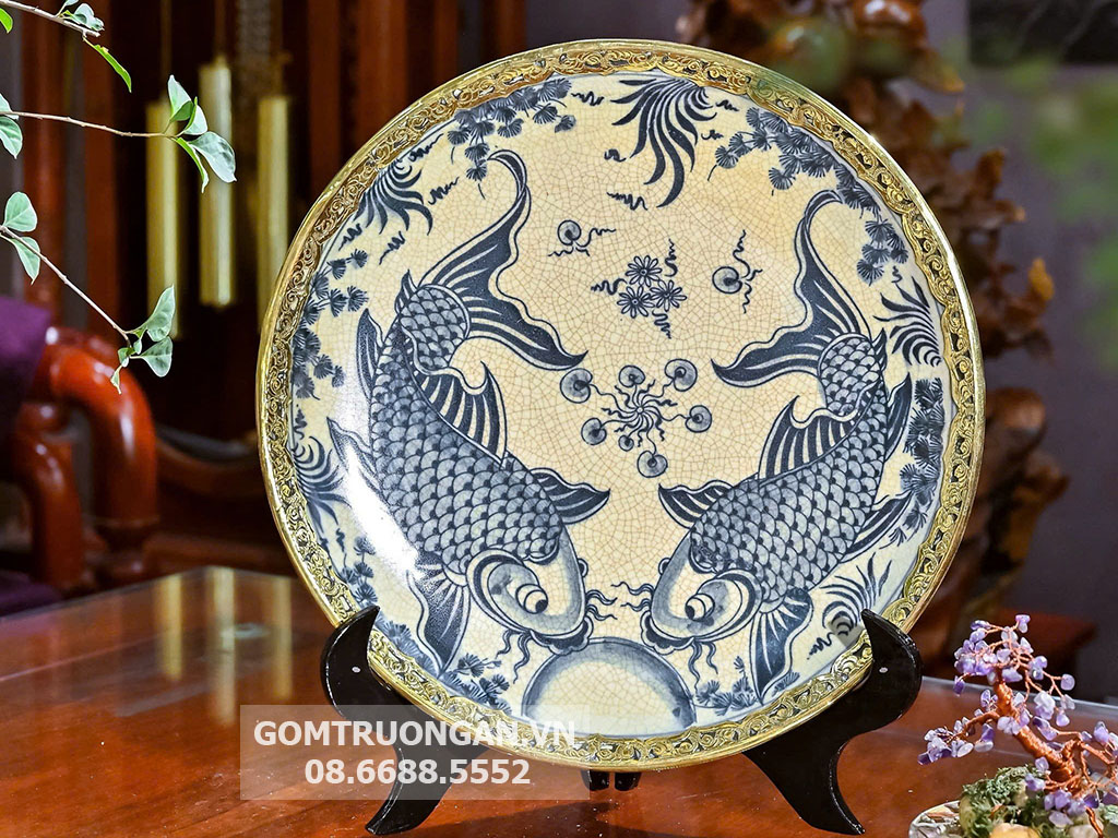 Đĩa cảnh trang trí men rạn bọc đồng vẽ Cá Chép Trông Trăng 35cm 1