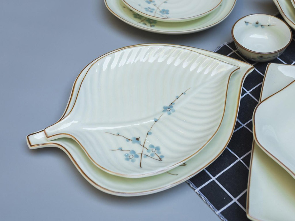 Bộ b&aacute;t đĩa B&aacute;t Tr&agrave;ng men kem vẽ hoa Đ&agrave;o xanh đầy đủ - đĩa trầu