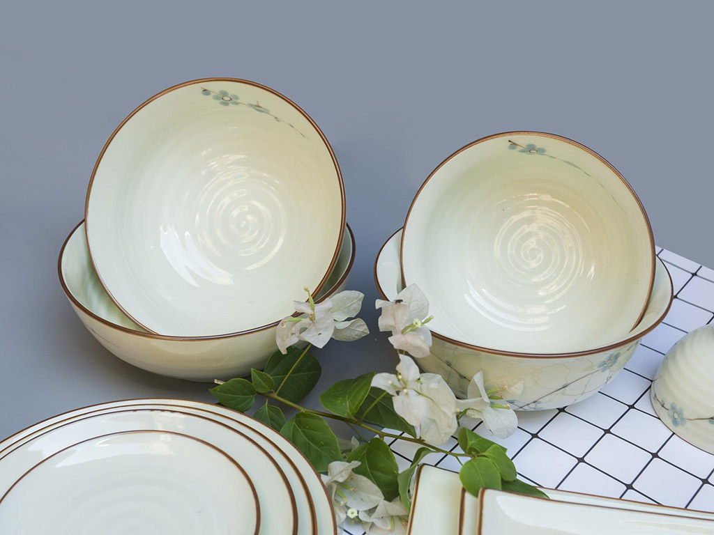 Bộ b&aacute;t đĩa B&aacute;t Tr&agrave;ng men kem vẽ hoa Đ&agrave;o xanh đầy đủ - b&aacute;t ăn cơm