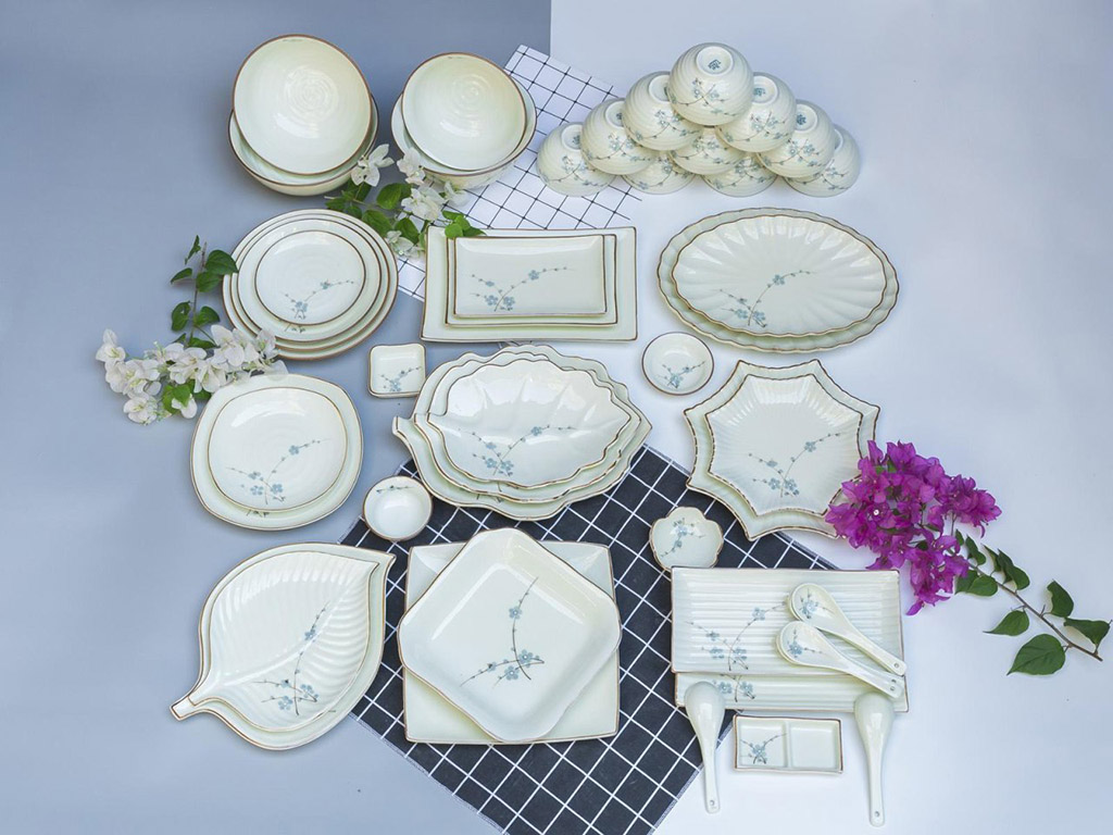 Bộ bát đĩa Bát Tràng men kem vẽ hoa Đào xanh đầy đủ 1