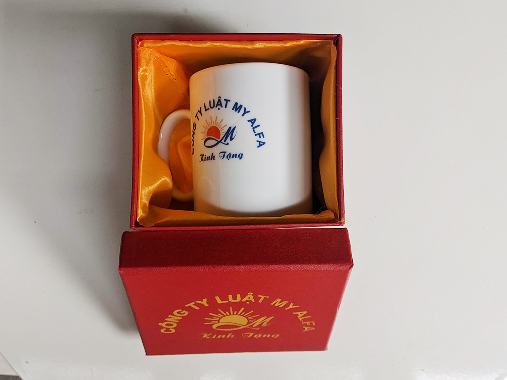 Cốc sứ in logo Công ty luật MY ALFA 2