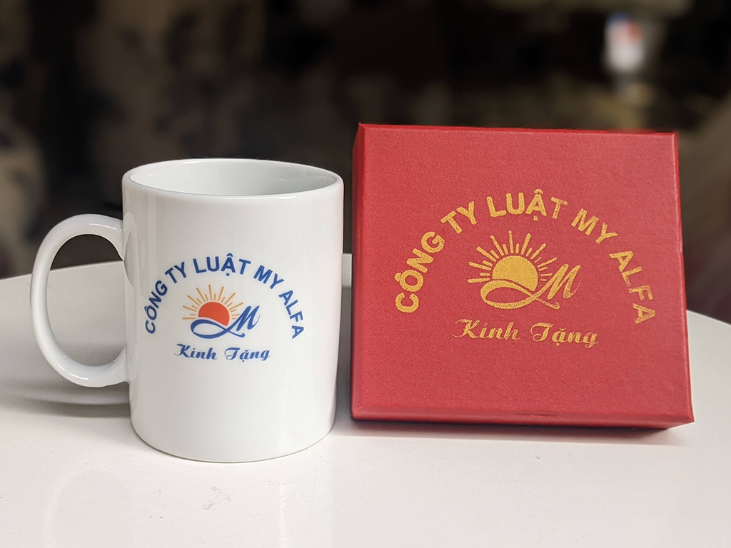 Cốc sứ in logo Công ty luật MY ALFA 1