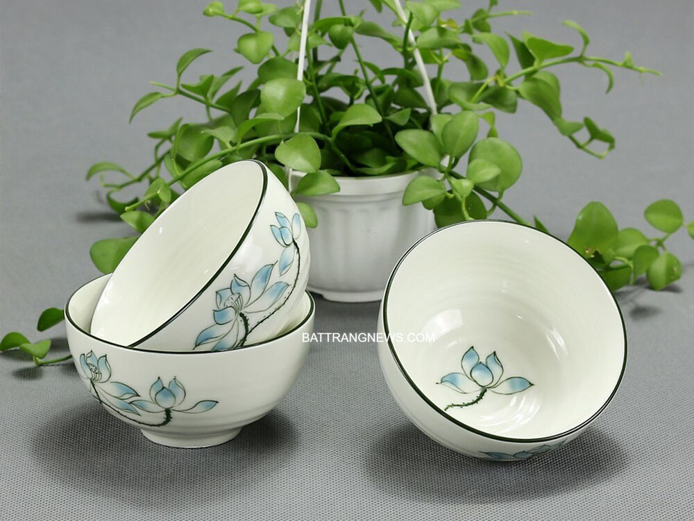 Bộ 6 b&aacute;t ăn cơm B&aacute;t Tr&agrave;ng men kem vẽ hoa sen xanh - mặt trước