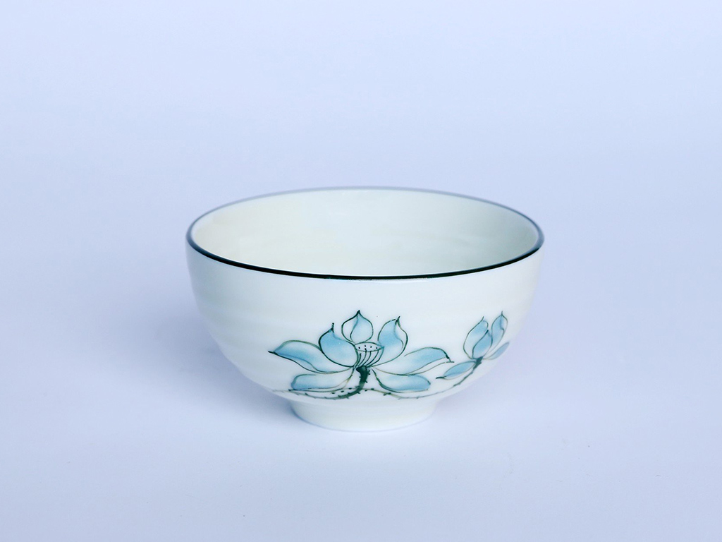 Bộ 6 b&aacute;t ăn cơm B&aacute;t Tr&agrave;ng men kem vẽ hoa sen xanh - mặt đối diện