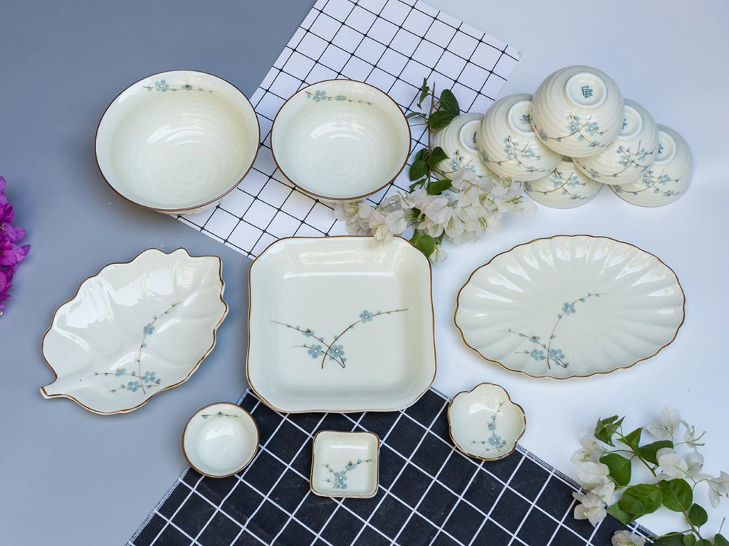 Bộ b&aacute;t đĩa B&aacute;t Tr&agrave;ng men kem vẽ hoa Đ&agrave;o xanh mẫu 09