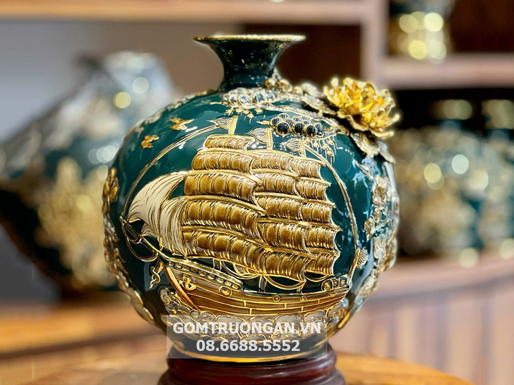 Bình hút lộc đắp nổi Thuận Buồm Xuôi Gió men xanh mallard 26cm vẽ vàng 2