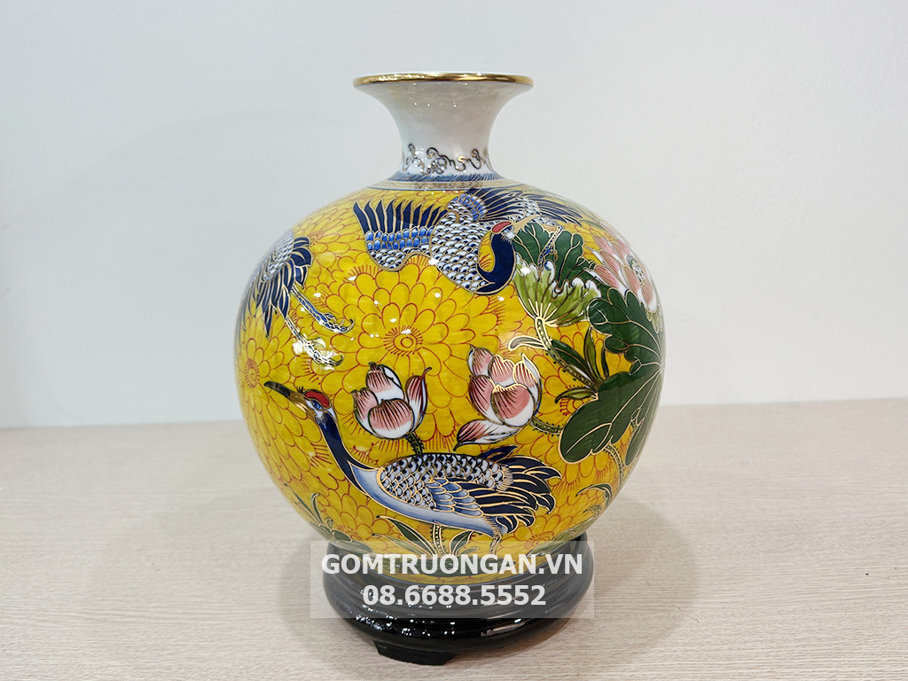 Bình hút tài lộc Bát Tràng Sen Hạc nền gấm vẽ vàng 30cm 1