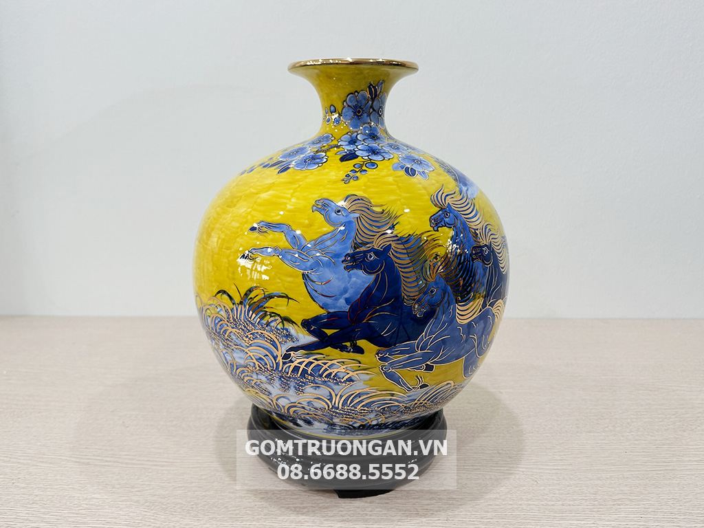 Bình hút tài lộc vẽ vàng Mã Đáo Thành Công nền vàng 30cm 2