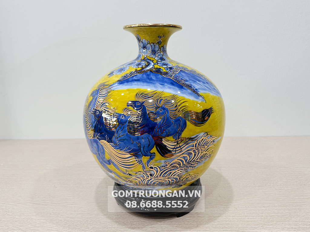 Bình hút tài lộc vẽ vàng Mã Đáo Thành Công nền vàng 30cm 3