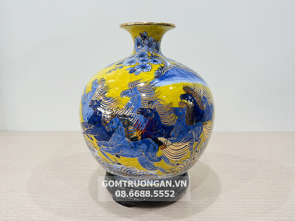 Bình hút tài lộc vẽ vàng Mã Đáo Thành Công nền vàng 30cm 1