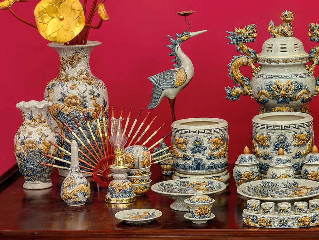 Bộ đồ thờ Bát Tràng Trường Xuân men rạn đắp nổi rồng ban thờ 2m17 3