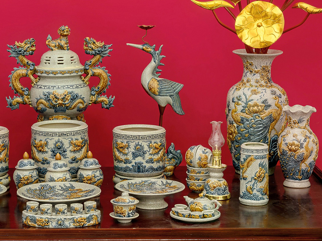 Bộ đồ thờ Bát Tràng Trường Xuân men rạn đắp nổi rồng ban thờ 2m17 4