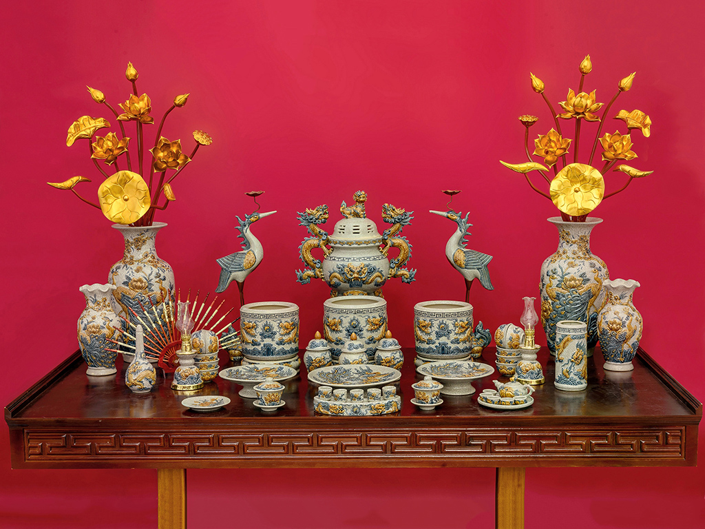 Bộ đồ thờ Bát Tràng Trường Xuân men rạn đắp nổi rồng ban thờ 2m17 1