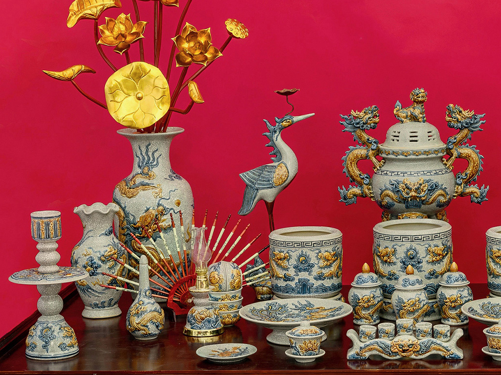 Bộ đồ thờ Bát Tràng Trường Xuân ngũ sự men rạn đắp nổi rồng 2m17 đầy đủ 3