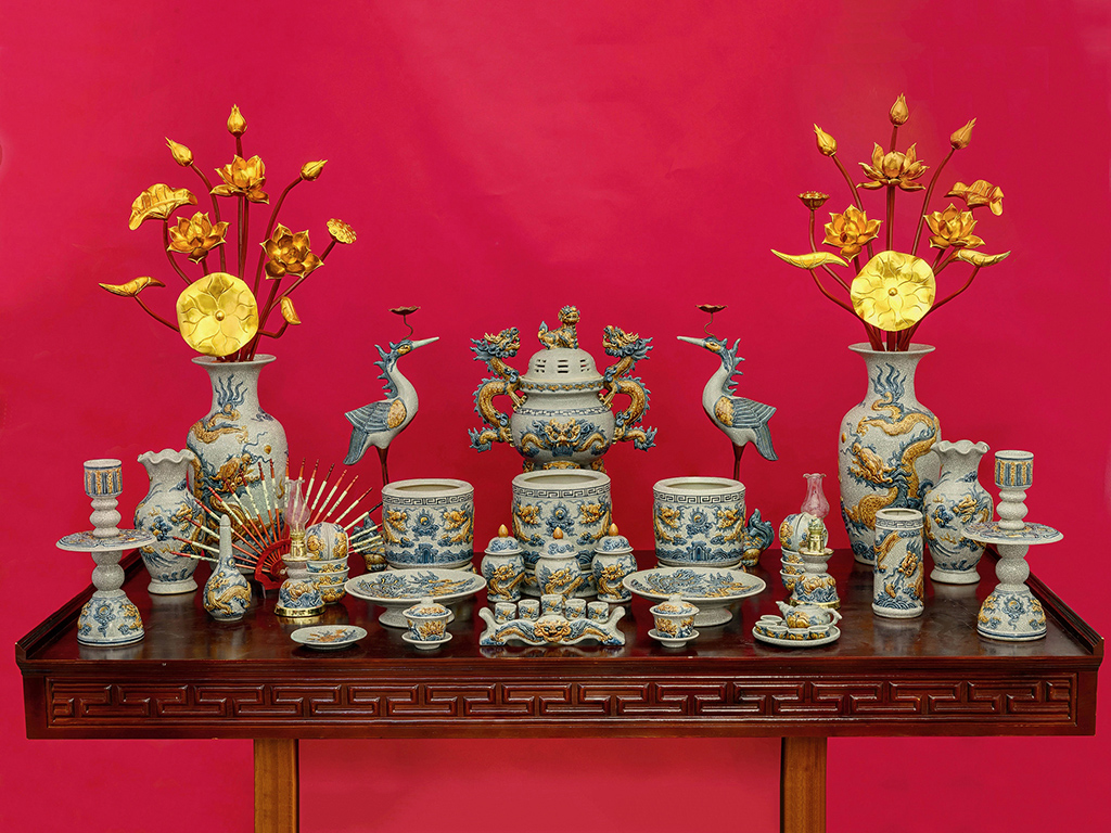 Bộ đồ thờ Bát Tràng Trường Xuân ngũ sự men rạn đắp nổi rồng 2m17 đầy đủ 1