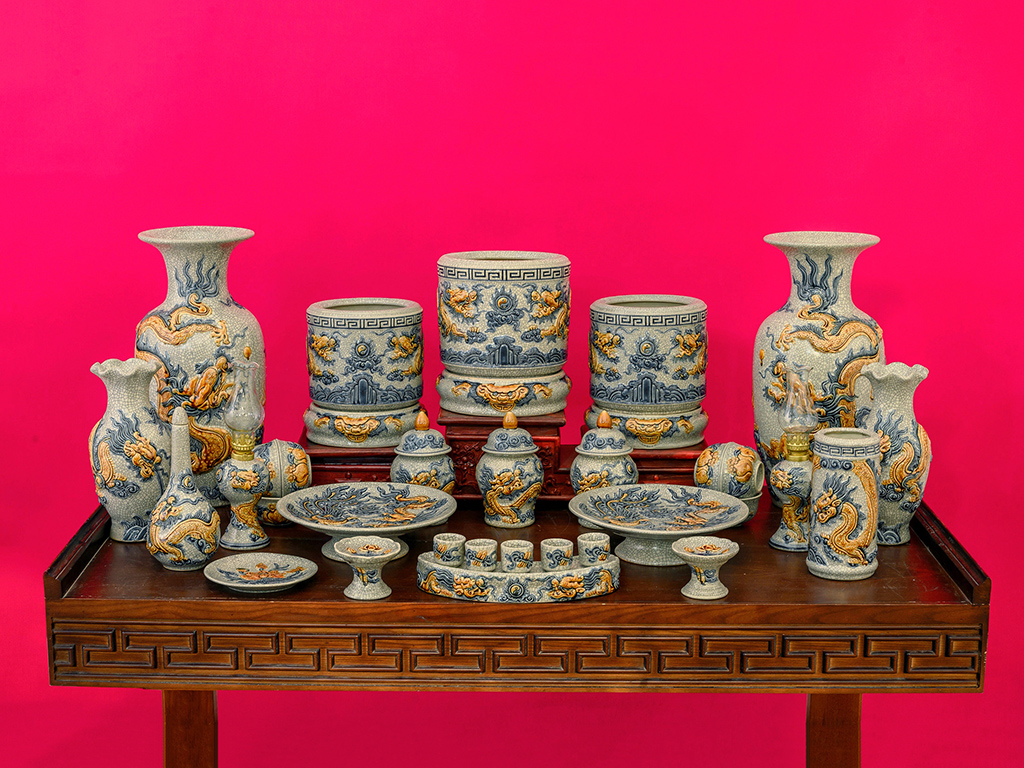 Bộ đồ thờ Bát Tràng Trường Xuân men rạn đắp nổi rồng ban thờ 1m97 1