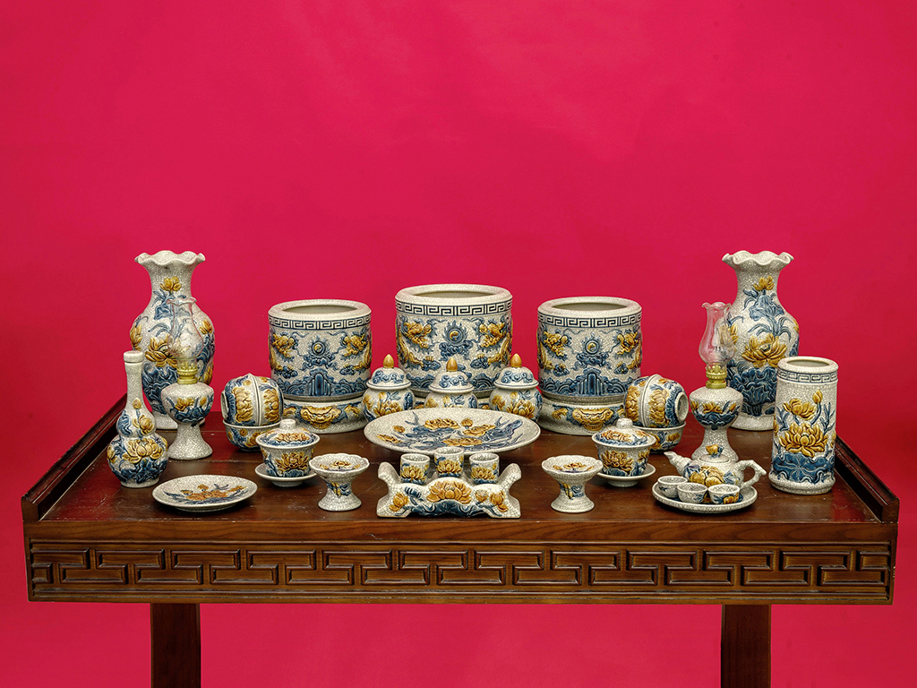 Bộ đồ thờ Bát Tràng Trường Xuân men rạn đắp nổi rồng ban thờ 1m75 1