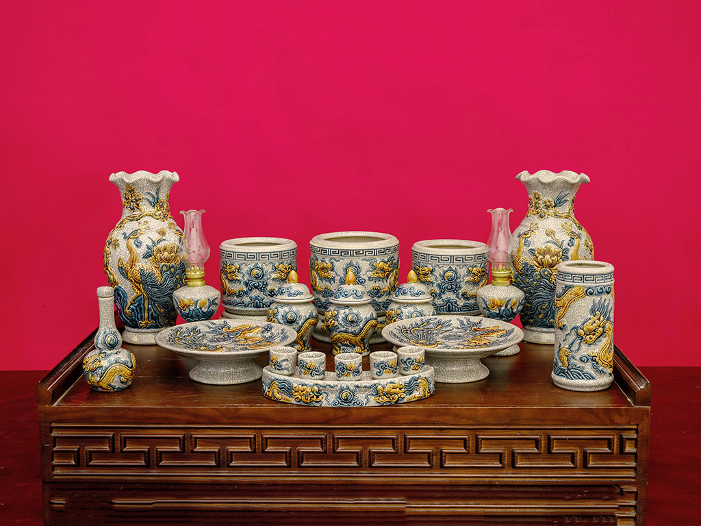 Bộ đồ thờ Bát Tràng Trường Xuân men rạn đắp nổi rồng ban thờ 1m53 1