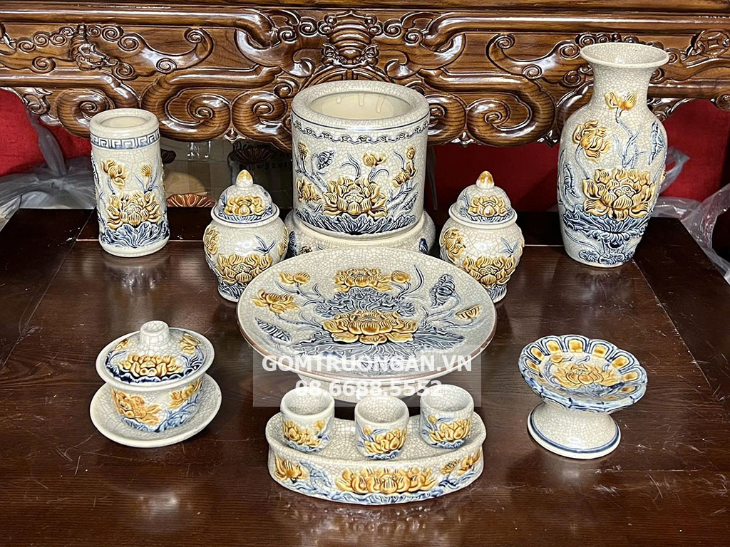 Bộ đồ thờ Bát Tràng Trường Xuân men rạn đắp nổi hoa sen thờ Phật 1