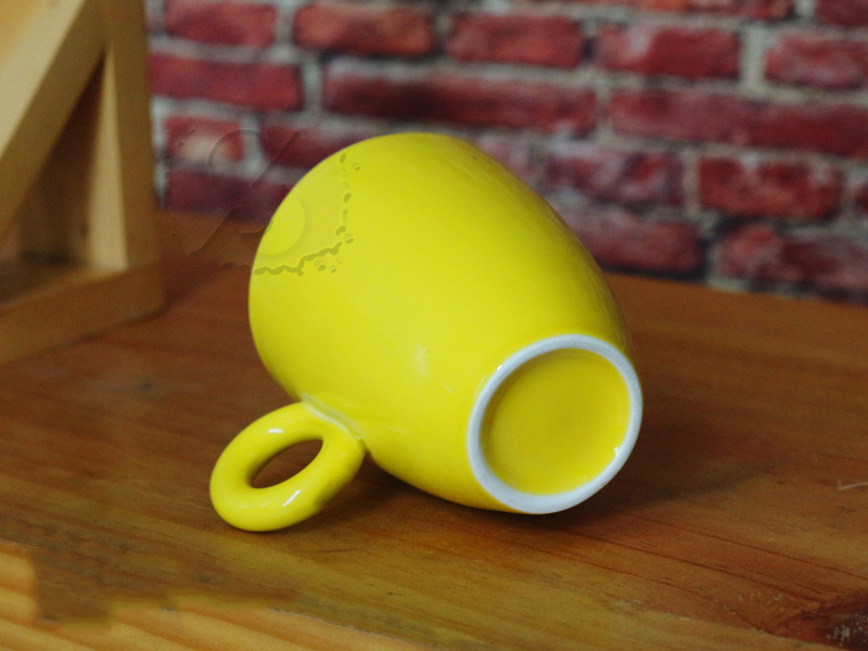 Ly sứ men màu dáng bầu quai tròn 2