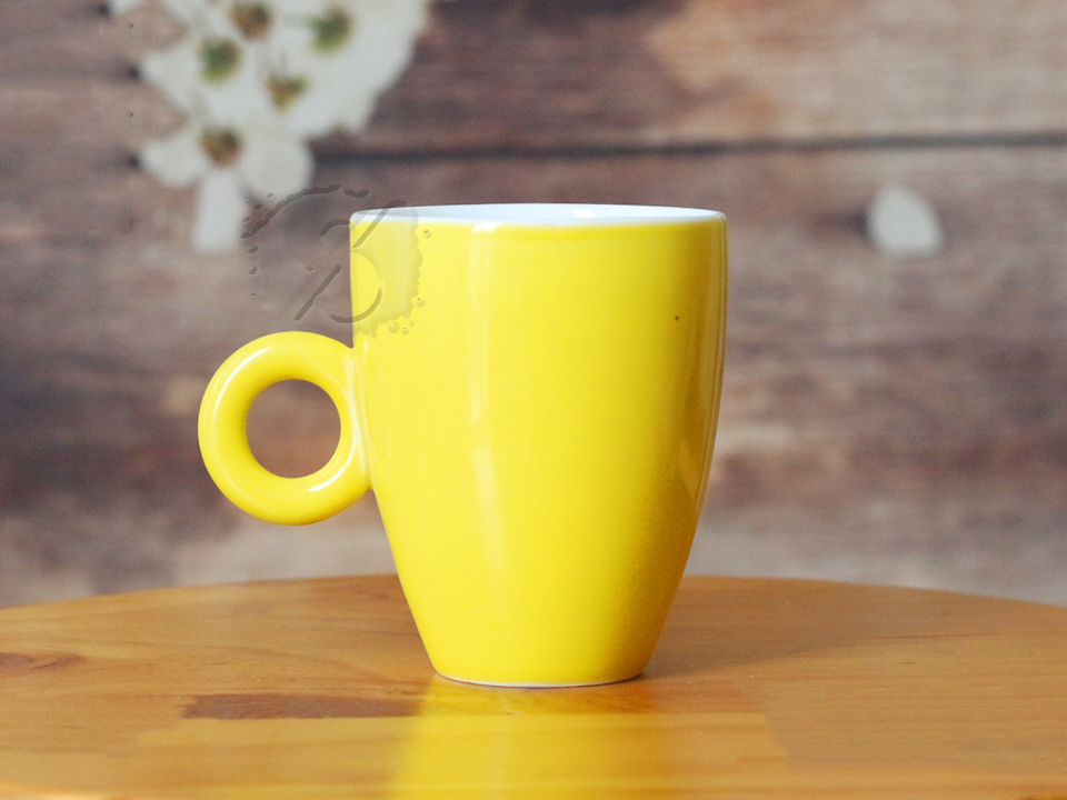 Ly sứ men màu dáng bầu quai tròn 1