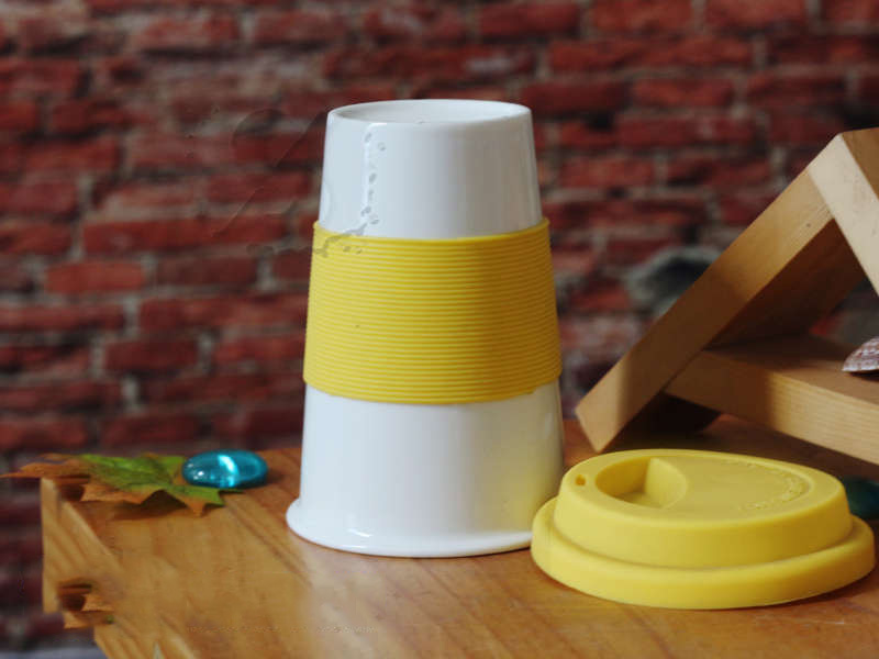 Ly sứ men trắng nắp silicon giữ nhiệt 2