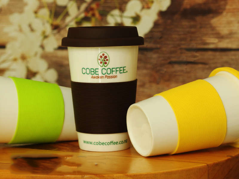 Ly sứ men trắng nắp silicon giữ nhiệt 3