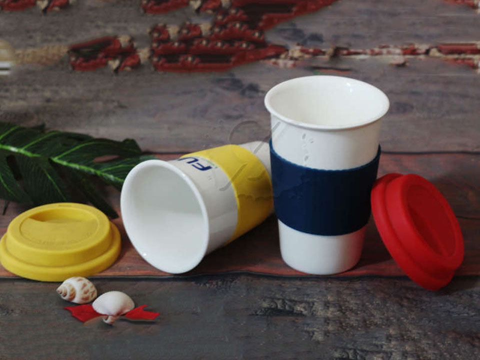 Ly sứ men trắng nắp silicon giữ nhiệt 5