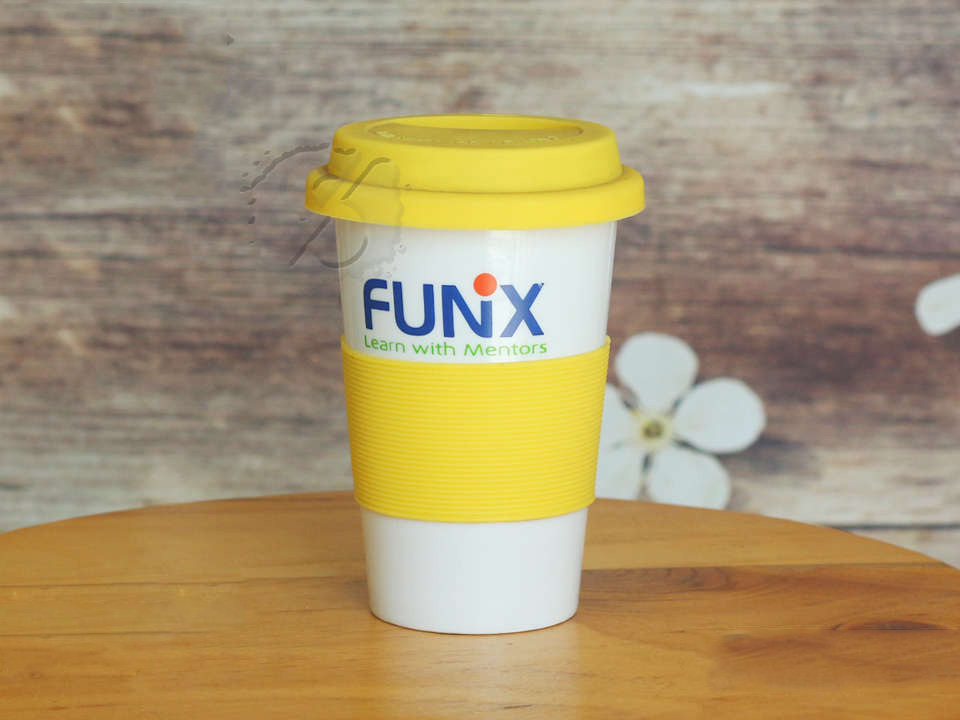 Ly sứ men trắng nắp silicon giữ nhiệt 1