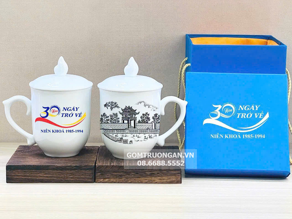 Ly sứ men trắng dáng bầu nắp ngọn lửa 1