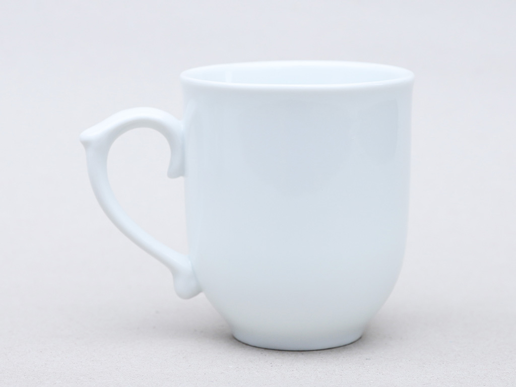 Ly sứ men trắng dáng bầu quai kiểu 1