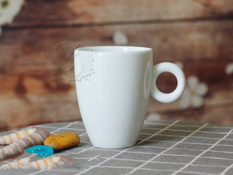 Ly sứ men trắng dáng bầu quai tròn 5